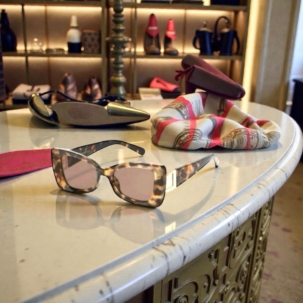Chic Tortoiseshell Sunglasses
